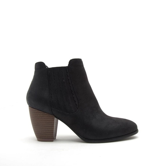 Last Pair Sale! New Distressed Bootie Size 8 - Picture 3 of 4